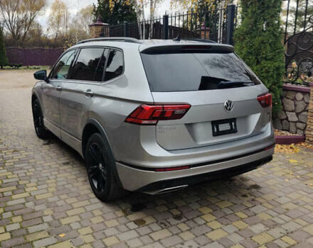 Серый Фольксваген Тигуан, объемом двигателя 2 л и пробегом 298 тыс. км за 17500 $, фото 3 на Automoto.ua