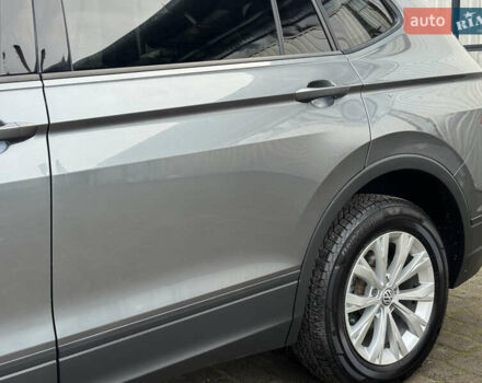 Серый Фольксваген Тигуан, объемом двигателя 2 л и пробегом 190 тыс. км за 15950 $, фото 28 на Automoto.ua