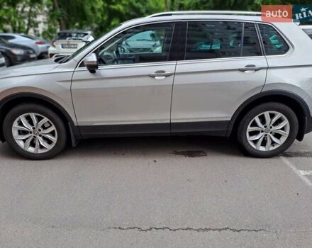 Сірий Фольксваген Тігуан, об'ємом двигуна 2 л та пробігом 77 тис. км за 30900 $, фото 6 на Automoto.ua