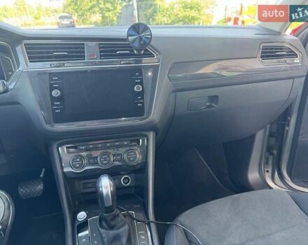 Серый Фольксваген Тигуан, объемом двигателя 1.97 л и пробегом 111 тыс. км за 32000 $, фото 5 на Automoto.ua