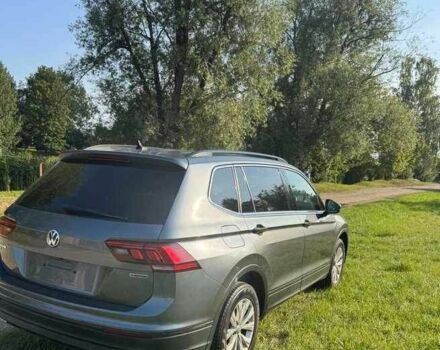 Сірий Фольксваген Тігуан, об'ємом двигуна 2 л та пробігом 103 тис. км за 13000 $, фото 2 на Automoto.ua
