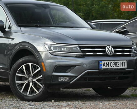 Серый Фольксваген Тигуан, объемом двигателя 1.98 л и пробегом 63 тыс. км за 19250 $, фото 2 на Automoto.ua