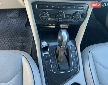 Серый Фольксваген Тигуан, объемом двигателя 2 л и пробегом 212 тыс. км за 26500 $, фото 17 на Automoto.ua