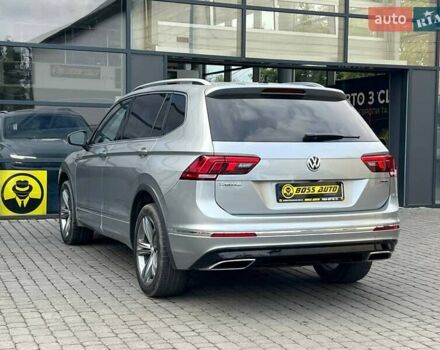 Сірий Фольксваген Тігуан, об'ємом двигуна 2 л та пробігом 40 тис. км за 28200 $, фото 4 на Automoto.ua