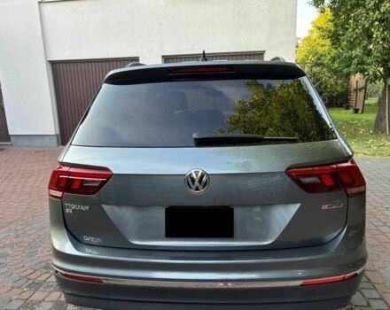Серый Фольксваген Тигуан, объемом двигателя 2 л и пробегом 96 тыс. км за 10000 $, фото 3 на Automoto.ua