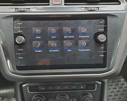 Сірий Фольксваген Тігуан, об'ємом двигуна 2 л та пробігом 77 тис. км за 30900 $, фото 5 на Automoto.ua