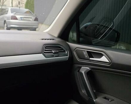 Серый Фольксваген Тигуан, объемом двигателя 2 л и пробегом 186 тыс. км за 14849 $, фото 33 на Automoto.ua