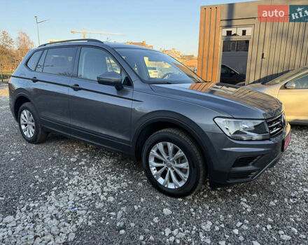 Серый Фольксваген Тигуан, объемом двигателя 2 л и пробегом 121 тыс. км за 16300 $, фото 3 на Automoto.ua