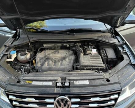 Серый Фольксваген Тигуан, объемом двигателя 2 л и пробегом 96 тыс. км за 10000 $, фото 12 на Automoto.ua