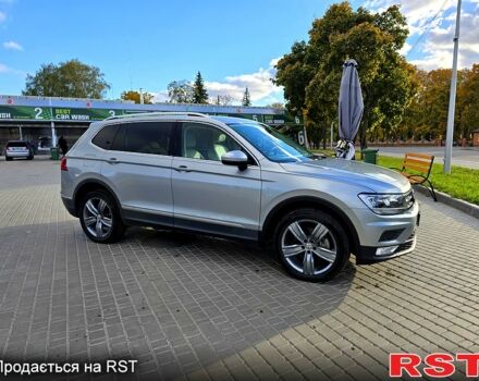 Сірий Фольксваген Тігуан, об'ємом двигуна 2 л та пробігом 147 тис. км за 21950 $, фото 3 на Automoto.ua