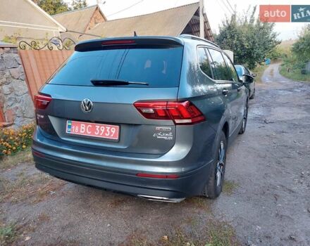 Сірий Фольксваген Тігуан, об'ємом двигуна 0 л та пробігом 251 тис. км за 17000 $, фото 4 на Automoto.ua