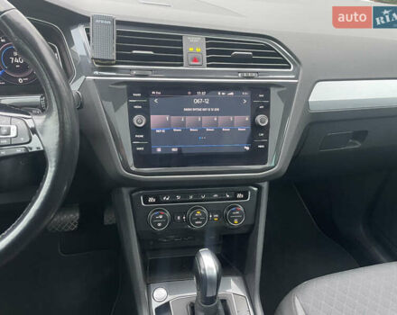 Серый Фольксваген Тигуан, объемом двигателя 1.97 л и пробегом 195 тыс. км за 28000 $, фото 21 на Automoto.ua