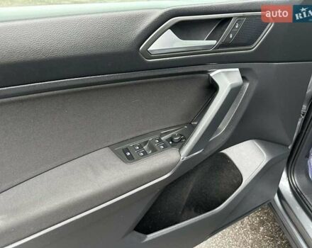 Серый Фольксваген Тигуан, объемом двигателя 1.98 л и пробегом 182 тыс. км за 16500 $, фото 4 на Automoto.ua