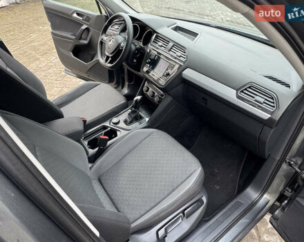 Серый Фольксваген Тигуан, объемом двигателя 2 л и пробегом 190 тыс. км за 15950 $, фото 47 на Automoto.ua