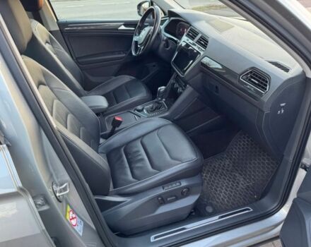 Серый Фольксваген Тигуан, объемом двигателя 2 л и пробегом 74 тыс. км за 17900 $, фото 4 на Automoto.ua