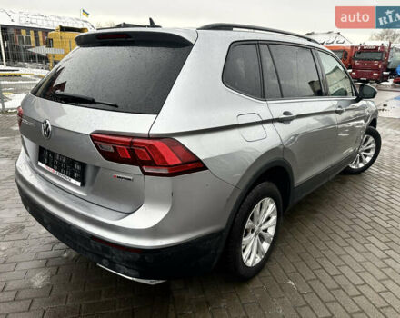Серый Фольксваген Тигуан, объемом двигателя 2 л и пробегом 208 тыс. км за 12999 $, фото 7 на Automoto.ua