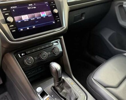 Серый Фольксваген Тигуан, объемом двигателя 1.97 л и пробегом 76 тыс. км за 28000 $, фото 12 на Automoto.ua