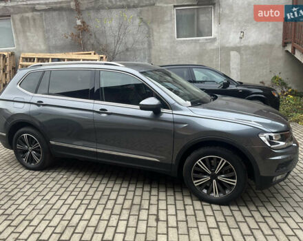 Серый Фольксваген Тигуан, объемом двигателя 2 л и пробегом 135 тыс. км за 18900 $, фото 3 на Automoto.ua