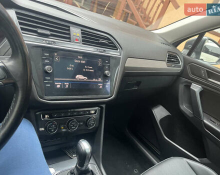 Серый Фольксваген Тигуан, объемом двигателя 2 л и пробегом 135 тыс. км за 18900 $, фото 13 на Automoto.ua