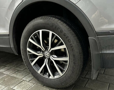 Сірий Фольксваген Тігуан, об'ємом двигуна 2 л та пробігом 195 тис. км за 16200 $, фото 26 на Automoto.ua