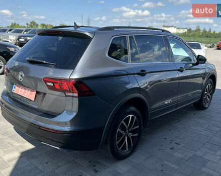 Сірий Фольксваген Тігуан, об'ємом двигуна 2 л та пробігом 122 тис. км за 17488 $, фото 4 на Automoto.ua