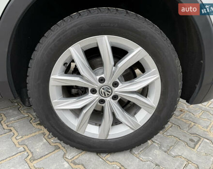 Серый Фольксваген Тигуан, объемом двигателя 2 л и пробегом 87 тыс. км за 23900 $, фото 38 на Automoto.ua