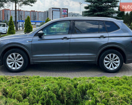 Серый Фольксваген Тигуан, объемом двигателя 2 л и пробегом 53 тыс. км за 19650 $, фото 3 на Automoto.ua