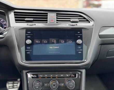 Серый Фольксваген Тигуан, объемом двигателя 2 л и пробегом 100 тыс. км за 24999 $, фото 20 на Automoto.ua