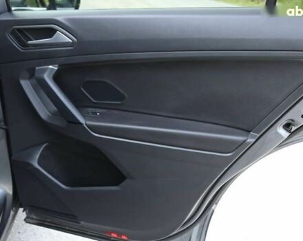 Сірий Фольксваген Тігуан, об'ємом двигуна 2 л та пробігом 63 тис. км за 19950 $, фото 26 на Automoto.ua