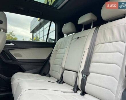 Сірий Фольксваген Тігуан, об'ємом двигуна 2 л та пробігом 40 тис. км за 28200 $, фото 7 на Automoto.ua