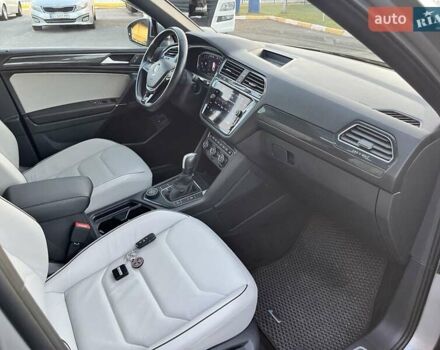 Сірий Фольксваген Тігуан, об'ємом двигуна 1.98 л та пробігом 118 тис. км за 28000 $, фото 127 на Automoto.ua