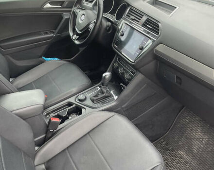 Серый Фольксваген Тигуан, объемом двигателя 1.98 л и пробегом 129 тыс. км за 23000 $, фото 10 на Automoto.ua