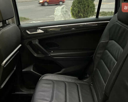 Серый Фольксваген Тигуан, объемом двигателя 2 л и пробегом 75 тыс. км за 29999 $, фото 35 на Automoto.ua