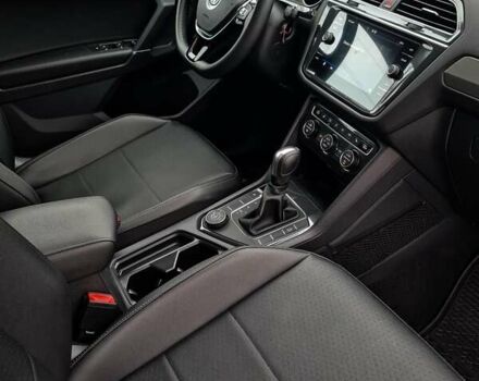 Серый Фольксваген Тигуан, объемом двигателя 2 л и пробегом 122 тыс. км за 20500 $, фото 12 на Automoto.ua