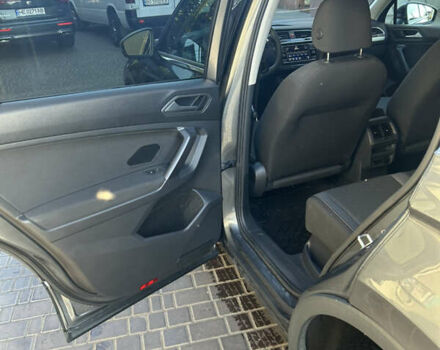 Сірий Фольксваген Тігуан, об'ємом двигуна 1.98 л та пробігом 68 тис. км за 17000 $, фото 6 на Automoto.ua