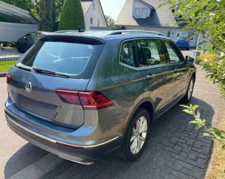 Сірий Фольксваген Тігуан, об'ємом двигуна 2 л та пробігом 33 тис. км за 18000 $, фото 5 на Automoto.ua