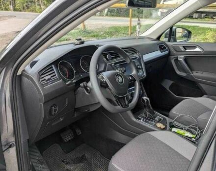 Серый Фольксваген Тигуан, объемом двигателя 2 л и пробегом 98 тыс. км за 9800 $, фото 12 на Automoto.ua