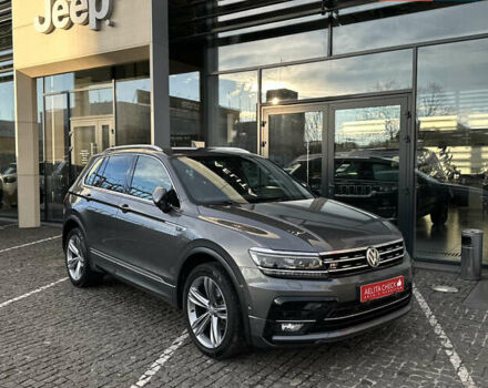 Серый Фольксваген Тигуан, объемом двигателя 1.97 л и пробегом 153 тыс. км за 27990 $, фото 2 на Automoto.ua