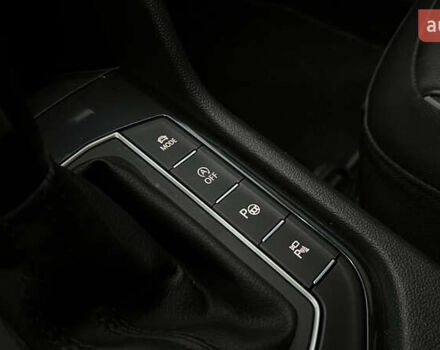 Серый Фольксваген Тигуан, объемом двигателя 2 л и пробегом 75 тыс. км за 29999 $, фото 26 на Automoto.ua