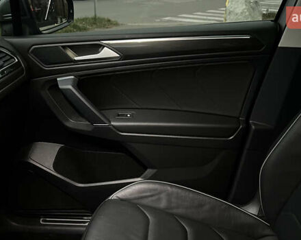 Серый Фольксваген Тигуан, объемом двигателя 2 л и пробегом 75 тыс. км за 29999 $, фото 27 на Automoto.ua