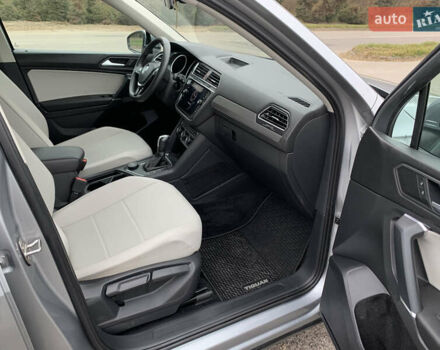 Сірий Фольксваген Тігуан, об'ємом двигуна 2 л та пробігом 130 тис. км за 20700 $, фото 8 на Automoto.ua