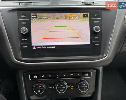 Сірий Фольксваген Тігуан, об'ємом двигуна 2 л та пробігом 212 тис. км за 16900 $, фото 41 на Automoto.ua