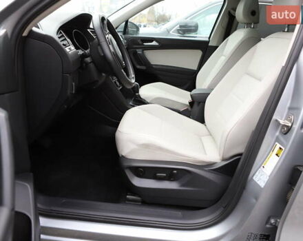 Сірий Фольксваген Тігуан, об'ємом двигуна 1.98 л та пробігом 110 тис. км за 11899 $, фото 29 на Automoto.ua