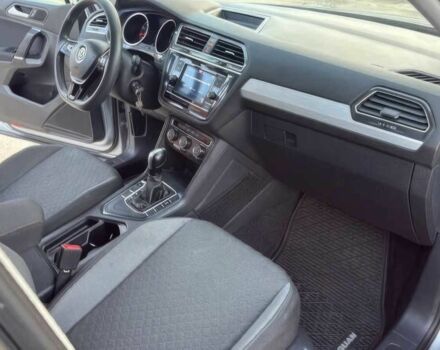 Сірий Фольксваген Тігуан, об'ємом двигуна 2 л та пробігом 34 тис. км за 12000 $, фото 8 на Automoto.ua