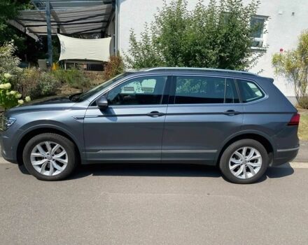 Сірий Фольксваген Тігуан, об'ємом двигуна 2 л та пробігом 33 тис. км за 18000 $, фото 3 на Automoto.ua