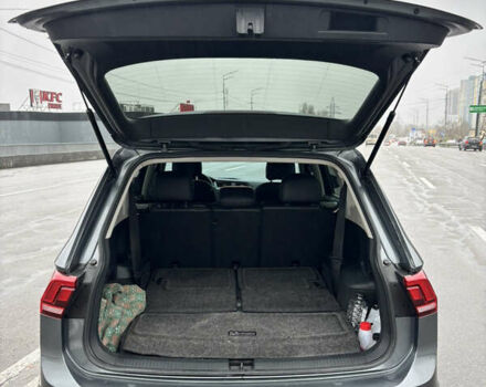 Серый Фольксваген Тигуан, объемом двигателя 2 л и пробегом 65 тыс. км за 18200 $, фото 26 на Automoto.ua