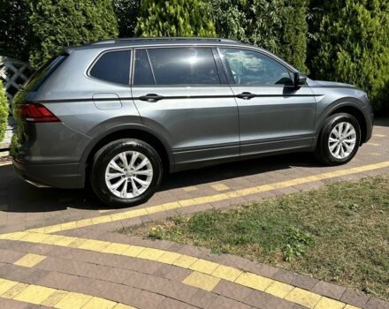 Серый Фольксваген Тигуан, объемом двигателя 2 л и пробегом 109 тыс. км за 16900 $, фото 3 на Automoto.ua