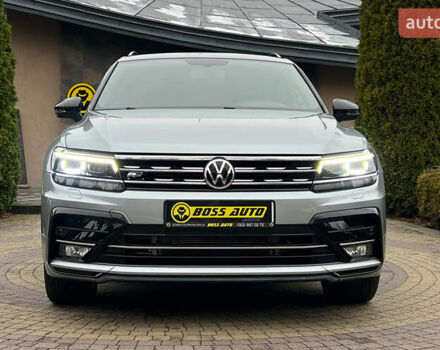 Серый Фольксваген Тигуан, объемом двигателя 1.98 л и пробегом 101 тыс. км за 23900 $, фото 2 на Automoto.ua