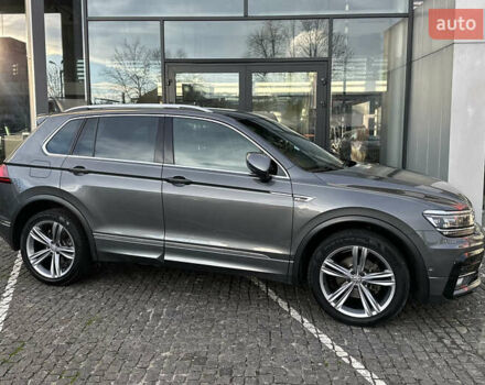 Серый Фольксваген Тигуан, объемом двигателя 1.97 л и пробегом 153 тыс. км за 27990 $, фото 3 на Automoto.ua