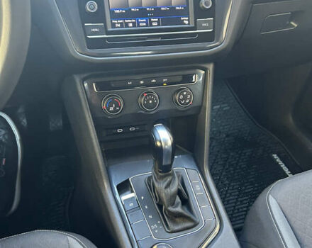 Сірий Фольксваген Тігуан, об'ємом двигуна 1.98 л та пробігом 68 тис. км за 17000 $, фото 14 на Automoto.ua